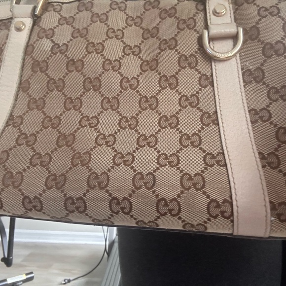 Authentic Gucci GG Canvas Tote Bag – Classic Monogram – Tan Leather Trim - Picture 4 of 15